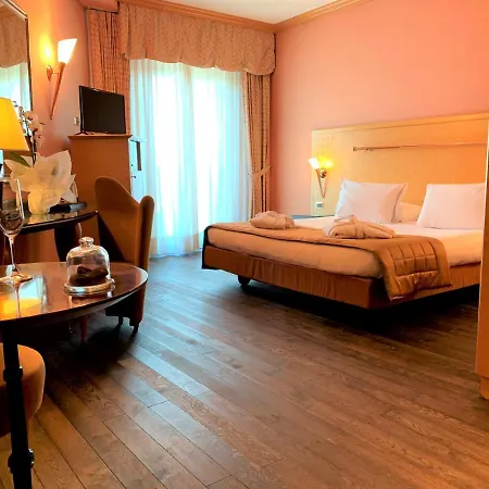 Hotel Antonella 4*